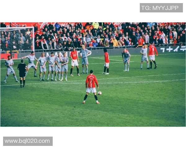 足球明星驼背现象解析及相关图片展示